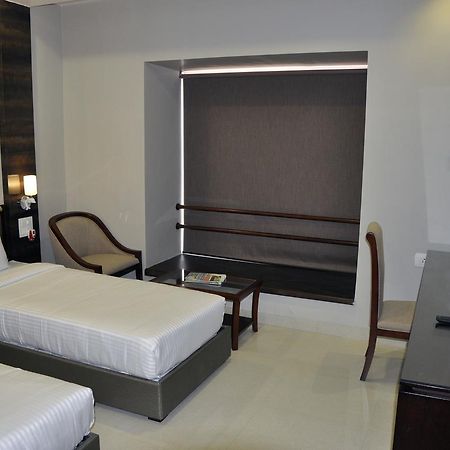 Hotel Dolphin Sambalpur Dış mekan fotoğraf