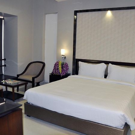 Hotel Dolphin Sambalpur Dış mekan fotoğraf