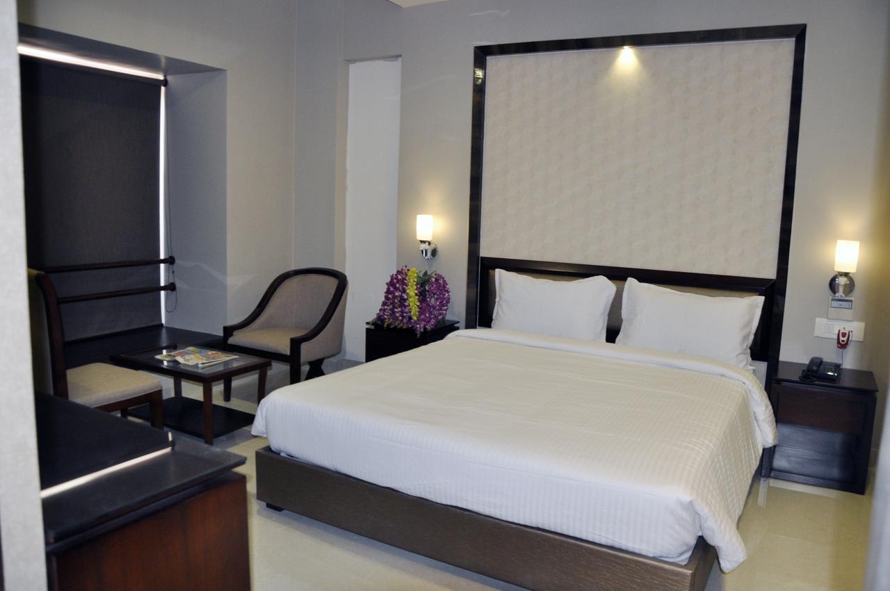 Hotel Dolphin Sambalpur Dış mekan fotoğraf