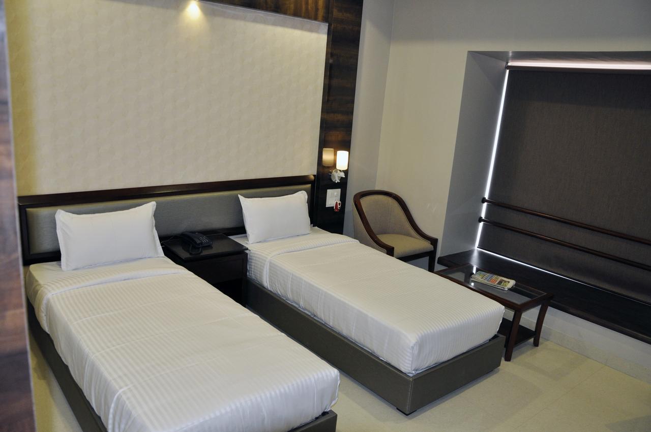 Hotel Dolphin Sambalpur Dış mekan fotoğraf