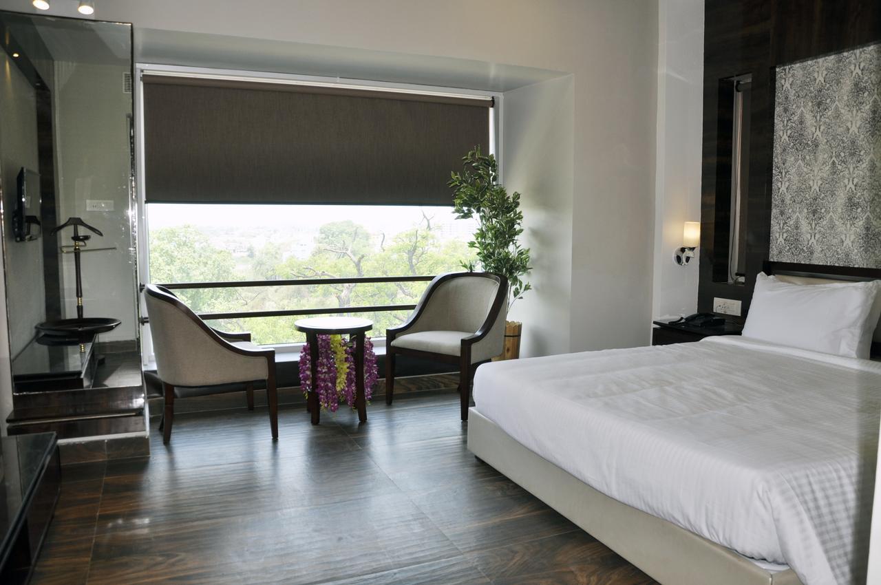 Hotel Dolphin Sambalpur Dış mekan fotoğraf