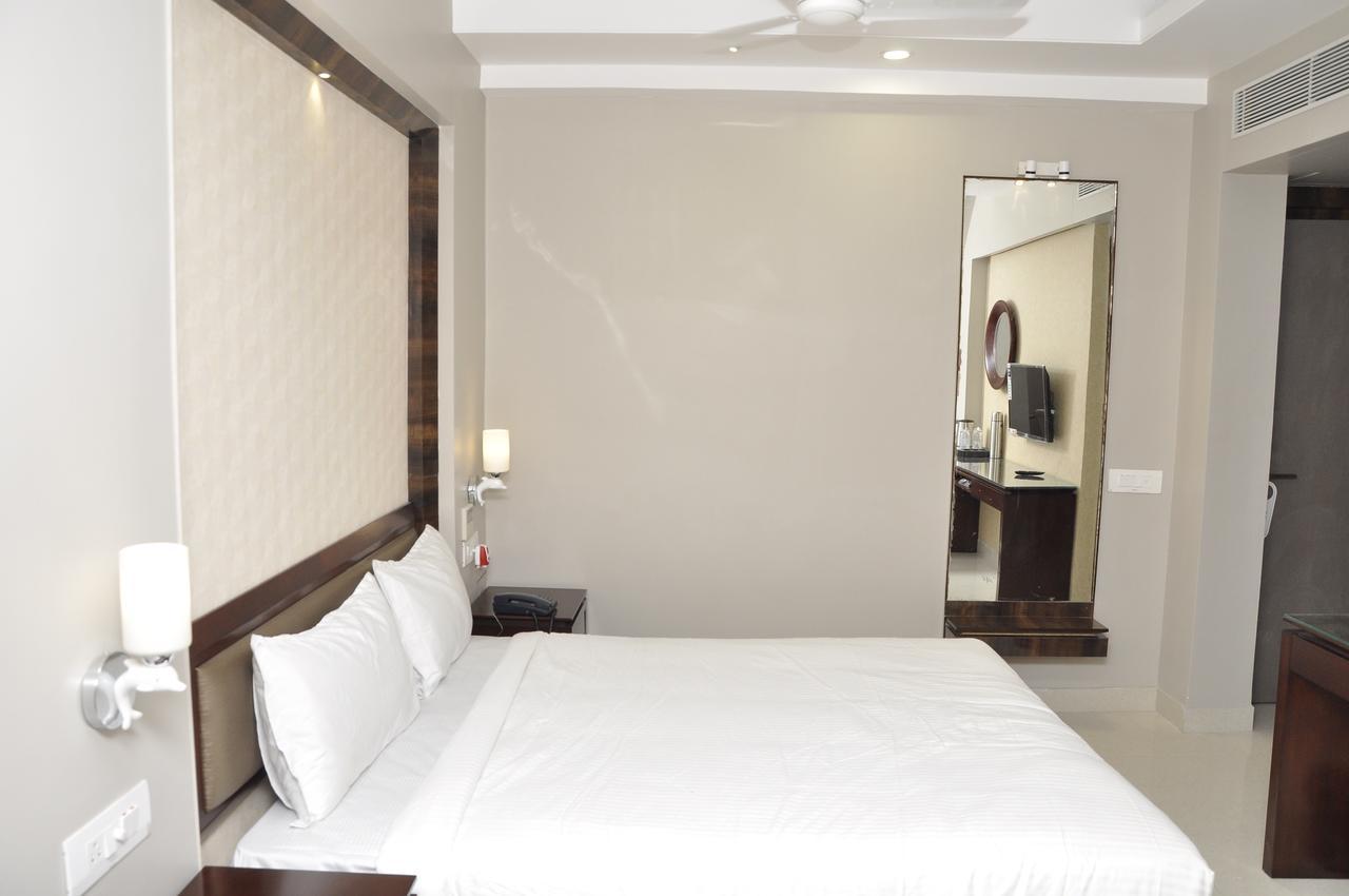 Hotel Dolphin Sambalpur Dış mekan fotoğraf
