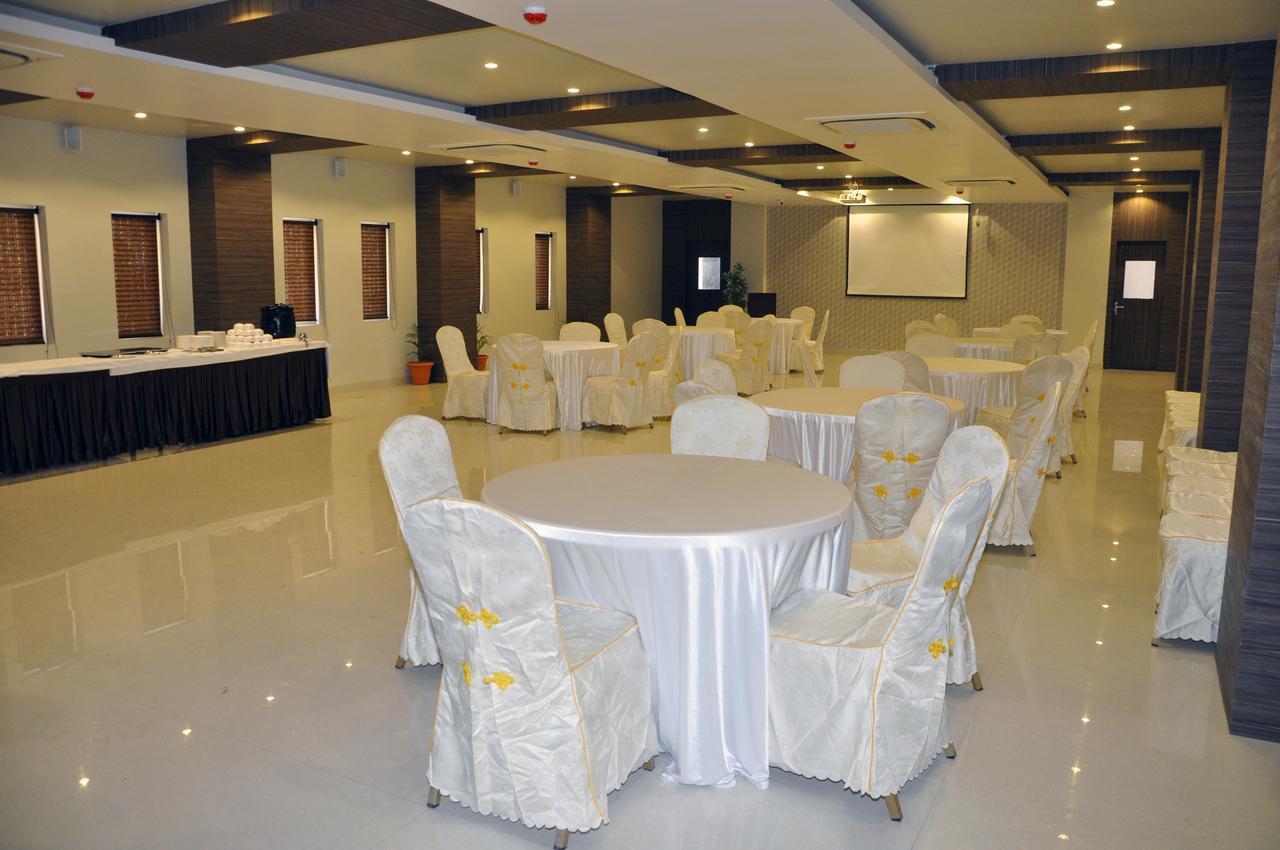 Hotel Dolphin Sambalpur Dış mekan fotoğraf